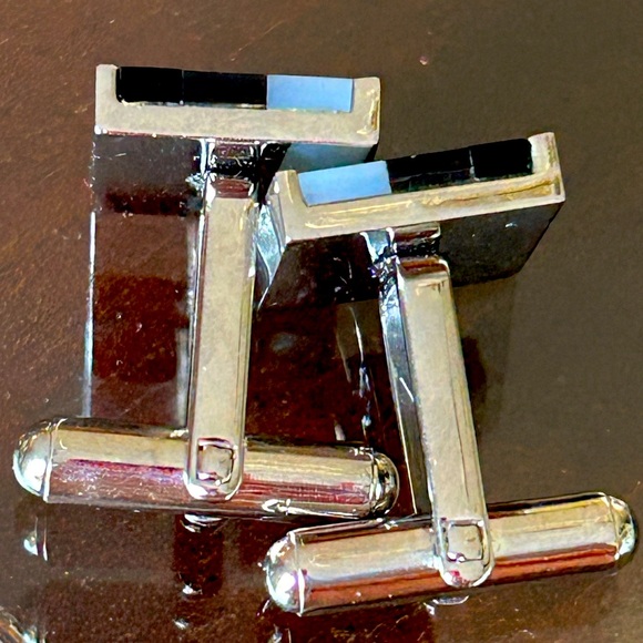 VINTAGE CUFF LINKS! Gorgeous-unbranded-pristine condition-silver tone - Picture 4 of 5